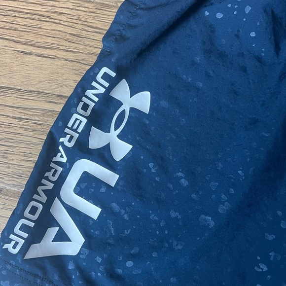 Boys gray under armor shorts, size youth, small - Picture 2 of 4